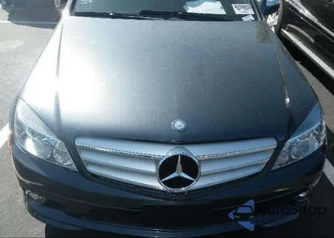 2009 Mercedes-Benz C350 z USA, uszkodzony, nr VIN WDDGF56X89R067393